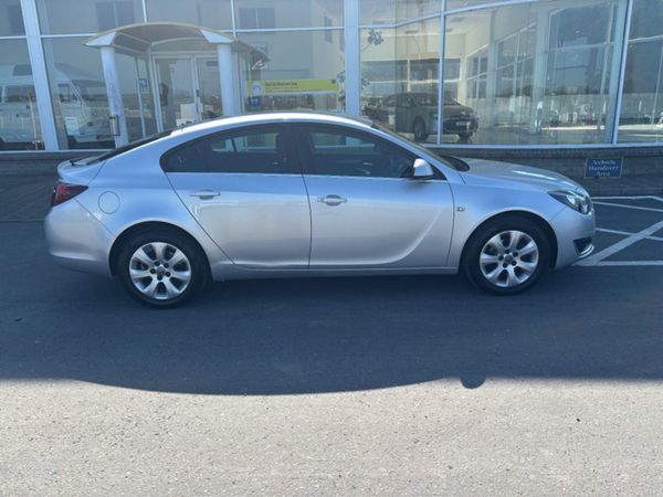 Opel Insignia Hatchback, Diesel, 2016, Silver