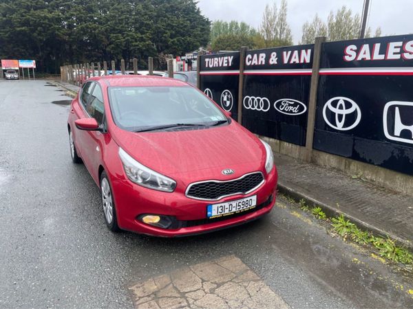 Kia Ceed Hatchback, Diesel, 2013, Red