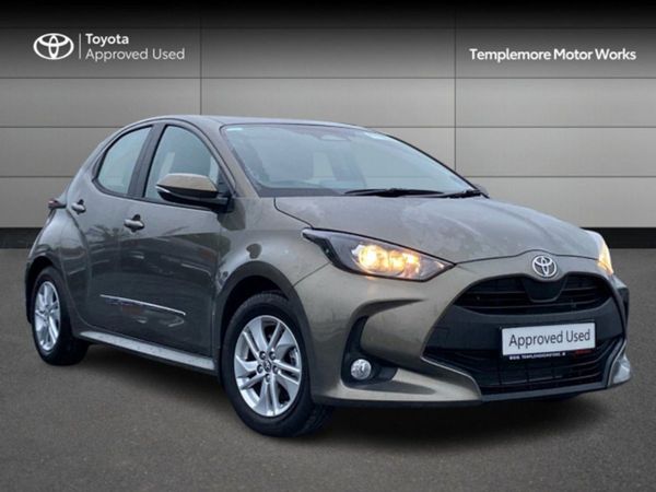 Toyota Yaris Hatchback, Hybrid, 2024, Gold
