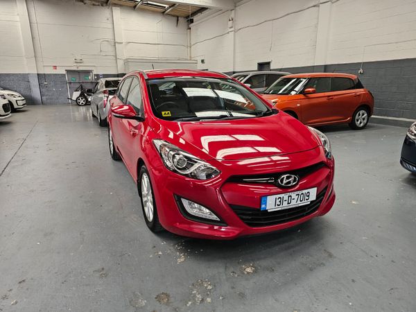 Hyundai i30 Estate/Jeep, Diesel, 2013, Red
