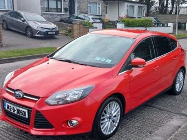 Ford Focus Hatchback, Petrol, 2014, Red
