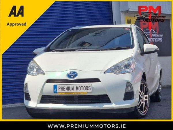 Toyota Aqua Hatchback, Petrol Hybrid, 2014, White