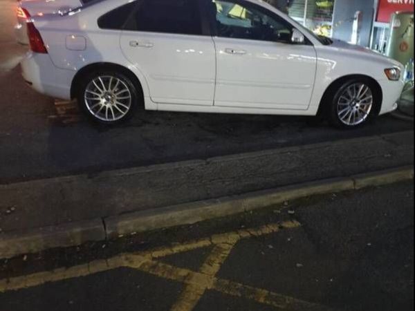 Volvo S40 Saloon, Diesel, 2010, White