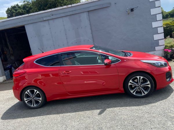 Kia Ceed Hatchback, Diesel, 2016, Red