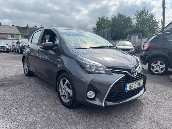 Toyota Yaris Hatchback, Petrol Hybrid, 2016, Grey