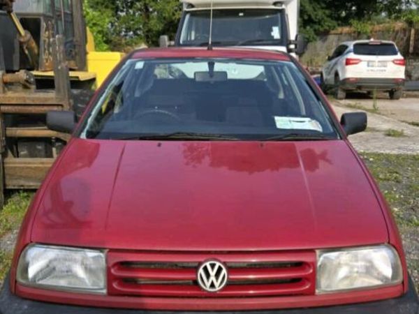 Volkswagen Vento Saloon, Diesel, 1994, Red