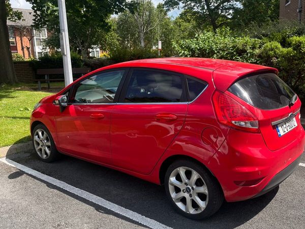 Ford Fiesta Hatchback, Petrol, 2012, Red