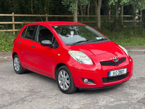 Toyota Yaris Hatchback, Petrol, 2011, Red