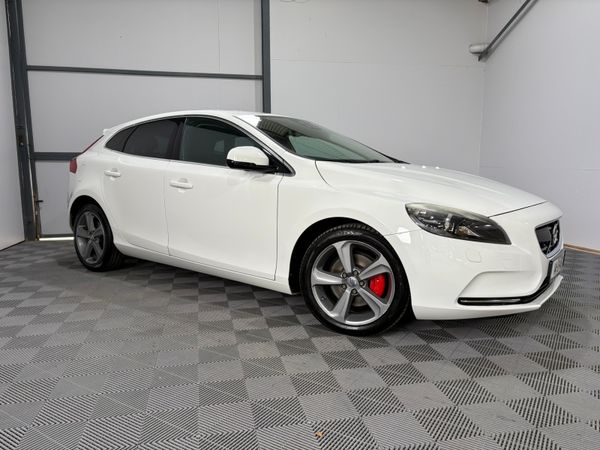 Volvo V40 Hatchback, Petrol, 2014, White