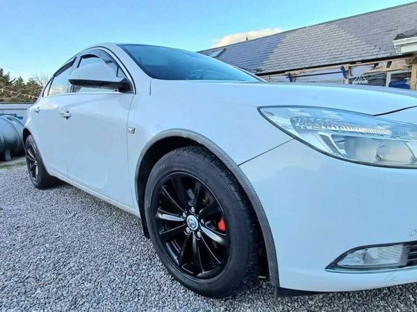 Vauxhall Insignia Hatchback, Diesel, 2012, White