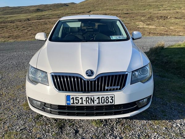 Skoda Superb Hatchback, Diesel, 2015, White