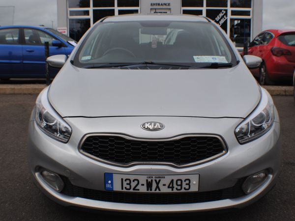 Kia Ceed Hatchback, Diesel, 2013, Silver