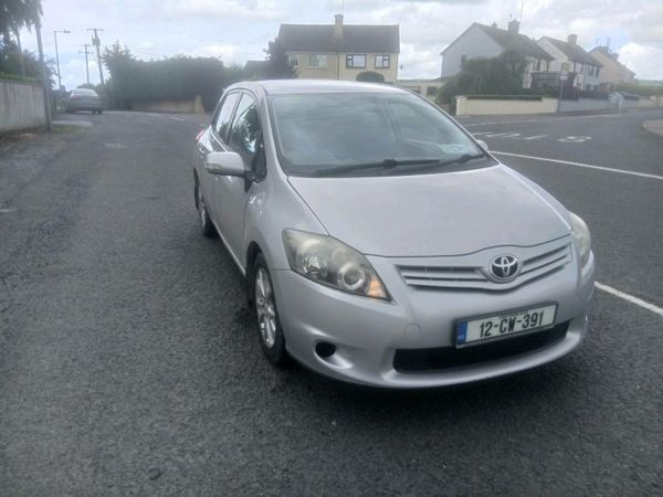 Toyota Auris Hatchback, Diesel, 2012, Silver