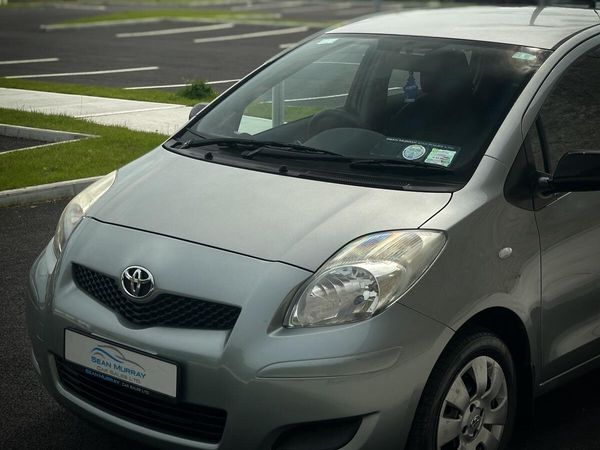 Toyota Yaris Hatchback, Petrol, 2010, Silver