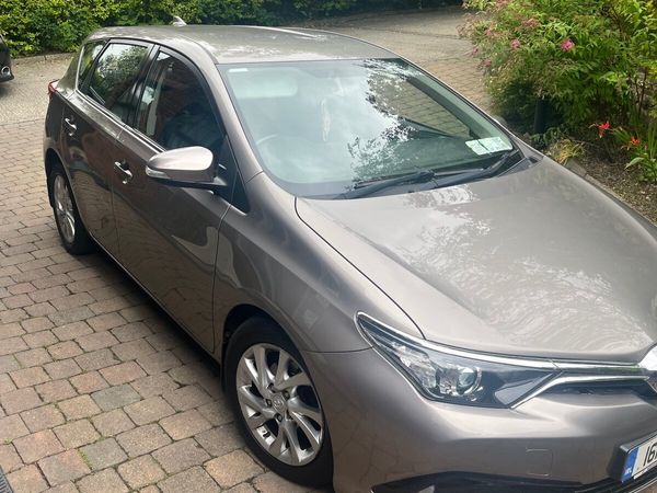 Toyota Auris Hatchback, Diesel, 2016, Bronze