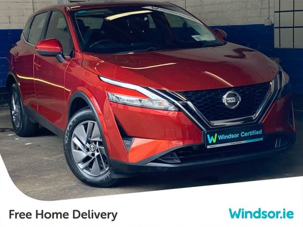 Nissan Qashqai MPV, Petrol, 2022, Red