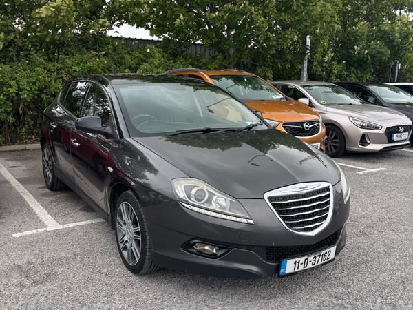 Chrysler Delta MPV, Diesel, 2011, Grey