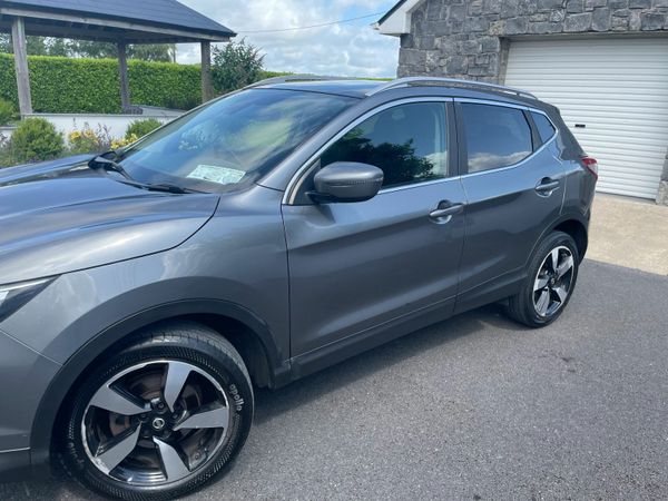 Nissan Qashqai Hatchback, Diesel, 2016, Grey