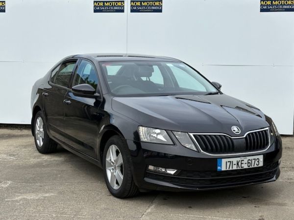 Skoda Octavia Hatchback, Petrol, 2017, Black