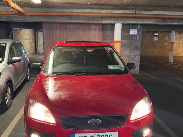 Ford Focus Saloon, Petrol, 2006, Red
