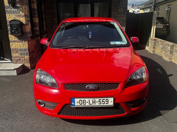 Ford Focus Hatchback, Petrol, 2008, Red