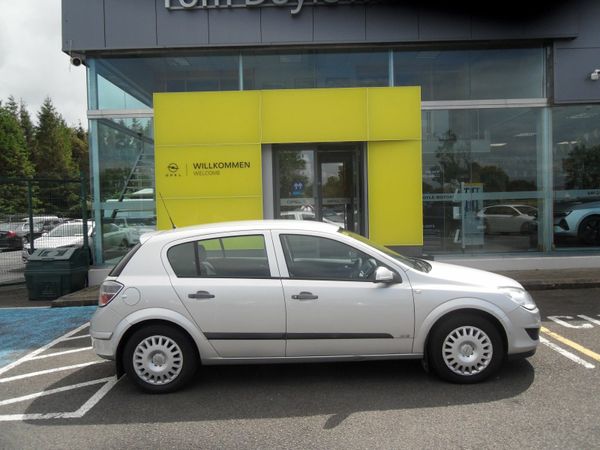 Opel Astra Hatchback, Petrol, 2008, Silver