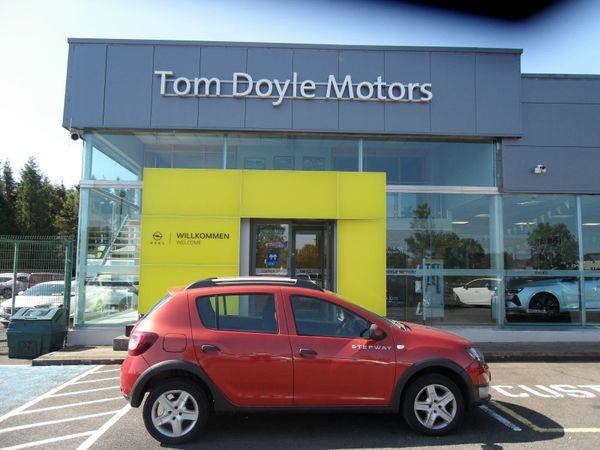 Dacia Sandero Stepway Hatchback, Diesel, 2015, Red