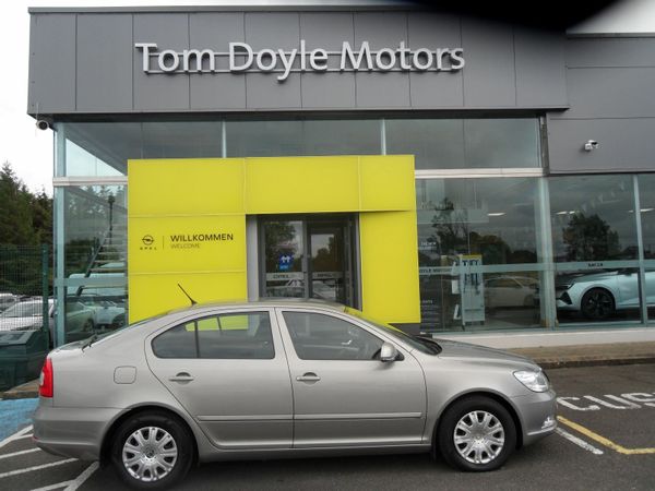Skoda Octavia Saloon, Diesel, 2012, Beige