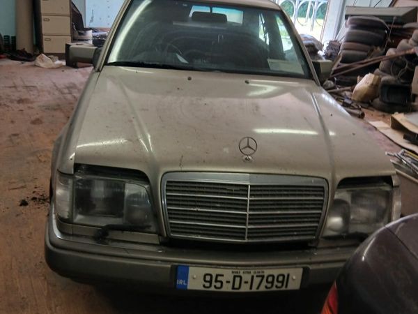 Mercedes-Benz E-Class Saloon, Petrol, 1995, Beige