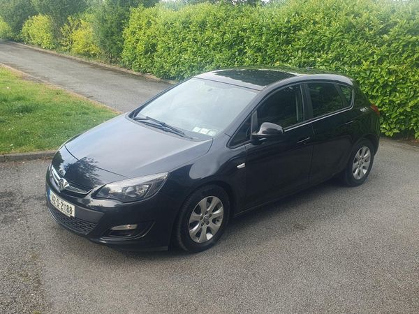 Vauxhall Astra Hatchback, Diesel, 2014, Black