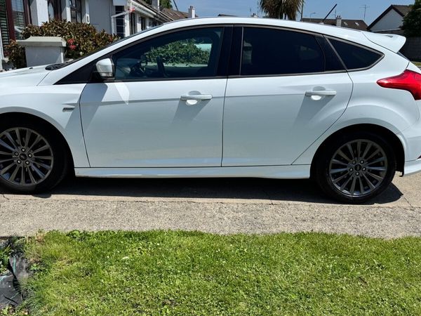 Ford Focus Hatchback, Petrol, 2018, White