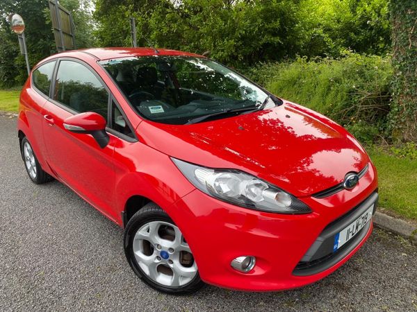 Ford Fiesta Hatchback, Petrol, 2011, Red