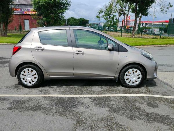 Toyota Yaris Hatchback, Petrol Hybrid, 2015, Beige