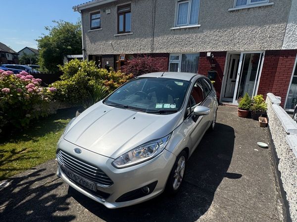 Ford Fiesta Hatchback, Petrol, 2014, Silver