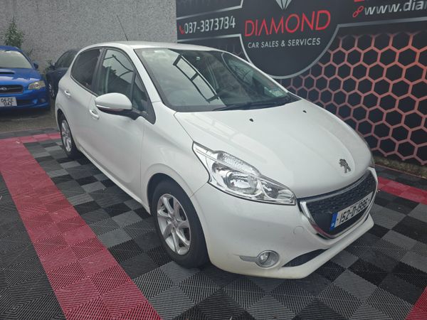 Peugeot 208 Hatchback, Petrol, 2015, White