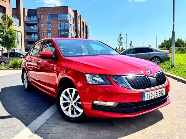 Skoda Octavia Saloon, Diesel, 2017, Red