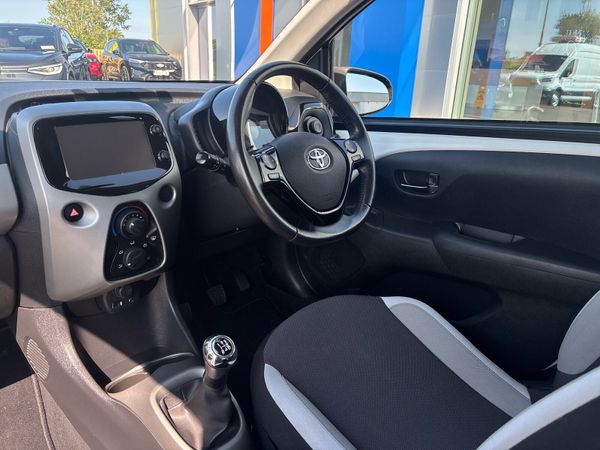 Toyota Aygo Hatchback, Petrol, 2018, White