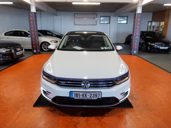 Volkswagen Passat Saloon, Petrol Hybrid, 2018, White