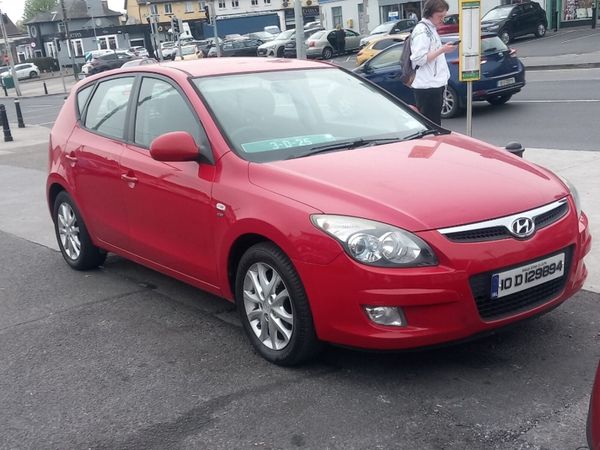 Hyundai i30 Hatchback, Petrol, 2010, Red