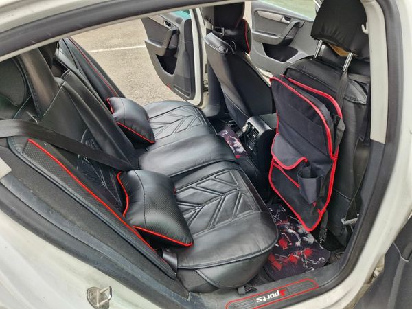 Volkswagen Passat Saloon, Diesel, 2011, White