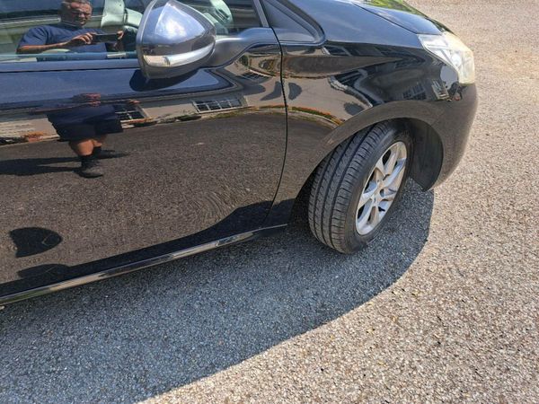 Peugeot 208 Hatchback, Diesel, 2013, Black