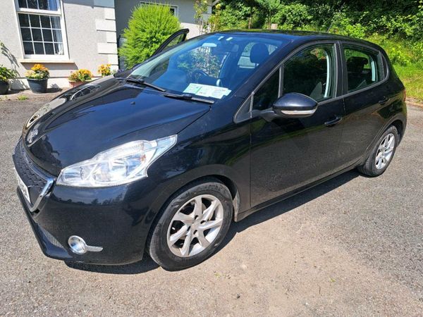 Peugeot 208 Hatchback, Diesel, 2013, Black