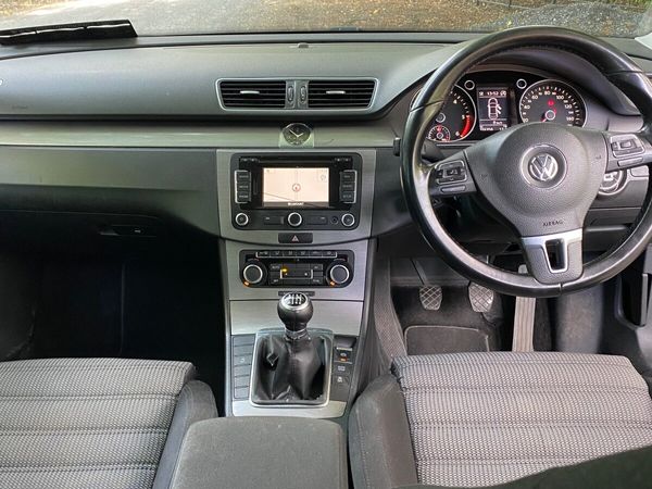 Volkswagen Passat Saloon, Diesel, 2011, Silver