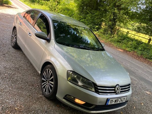 Volkswagen Passat Saloon, Diesel, 2011, Silver