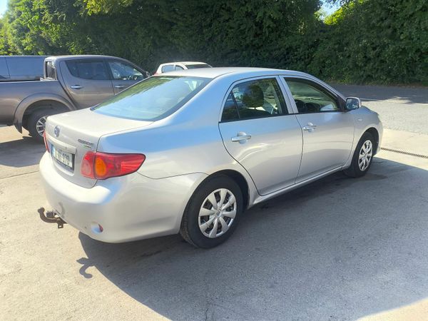 Toyota Corolla Saloon, Petrol, 2010, Silver