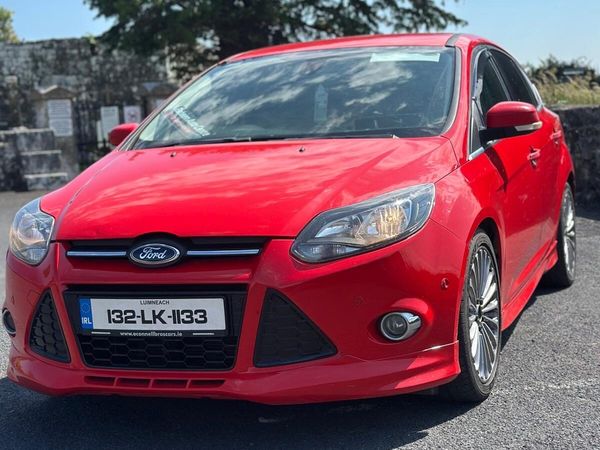 Ford Focus Hatchback, Diesel, 2013, Red