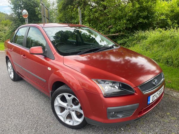 Ford Focus Saloon, Petrol, 2007, Red