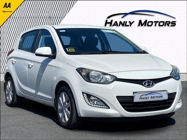 Hyundai i20 Hatchback, Petrol, 2013, White