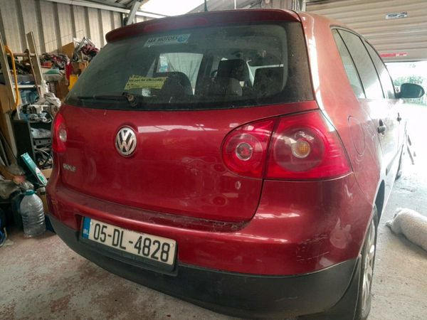 Volkswagen Golf Hatchback, Petrol, 2005, Red