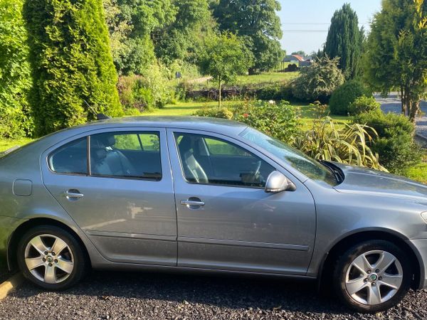 Skoda Octavia Saloon, Diesel, 2013, Grey